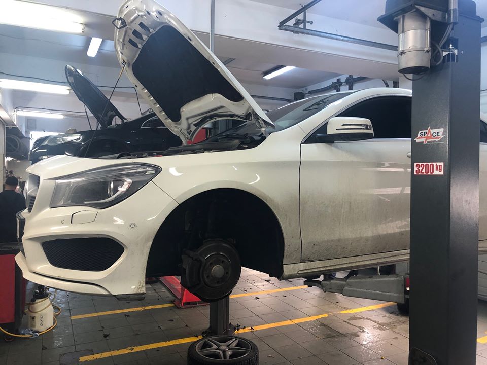 Inlocuire discuri si placute frana Mercedes-Benz CLA